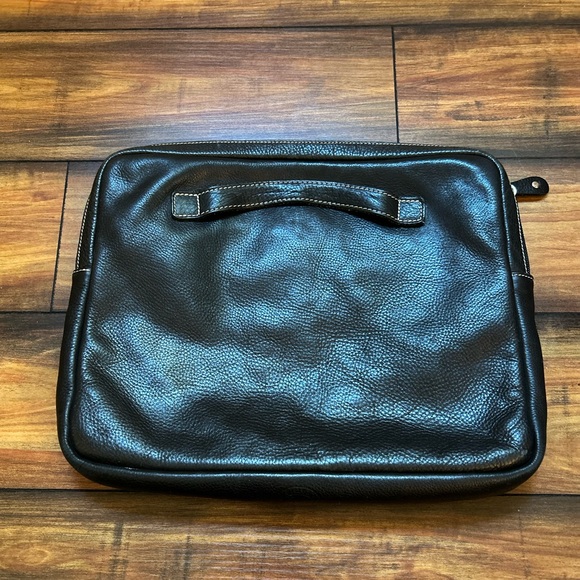 Roots Leather Elegant Black Leather Laptop Bag - Picture 2 of 7